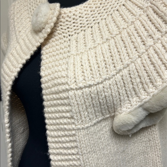 UGG Australia One Size Cream Knit Cardigan, Fits a Small, 58% Wool, EUC - Picture 5 of 11